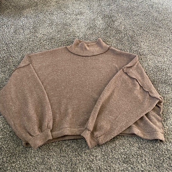 Boutique Cropped Sweater/long sleeve - Picture 1 of 2